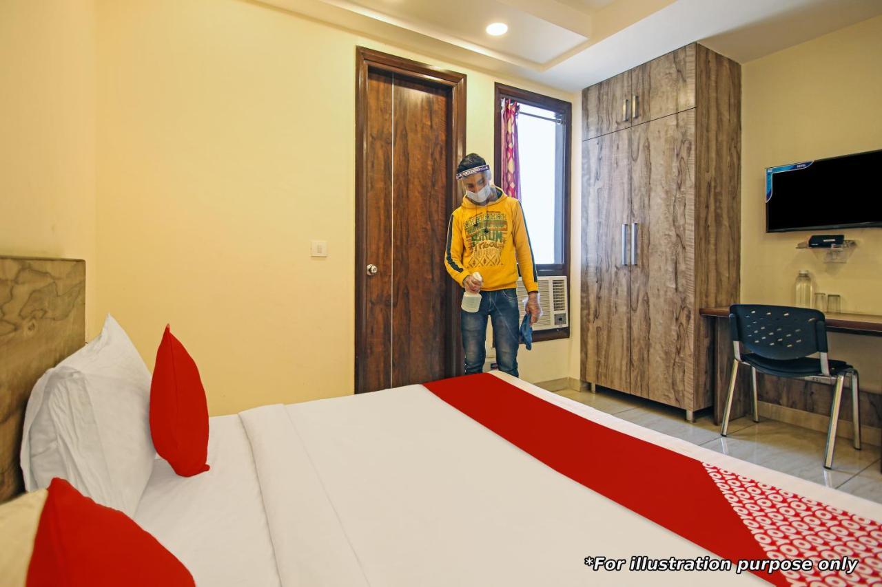 Super Hotel O Hotel Gold Star New Delhi Buitenkant foto