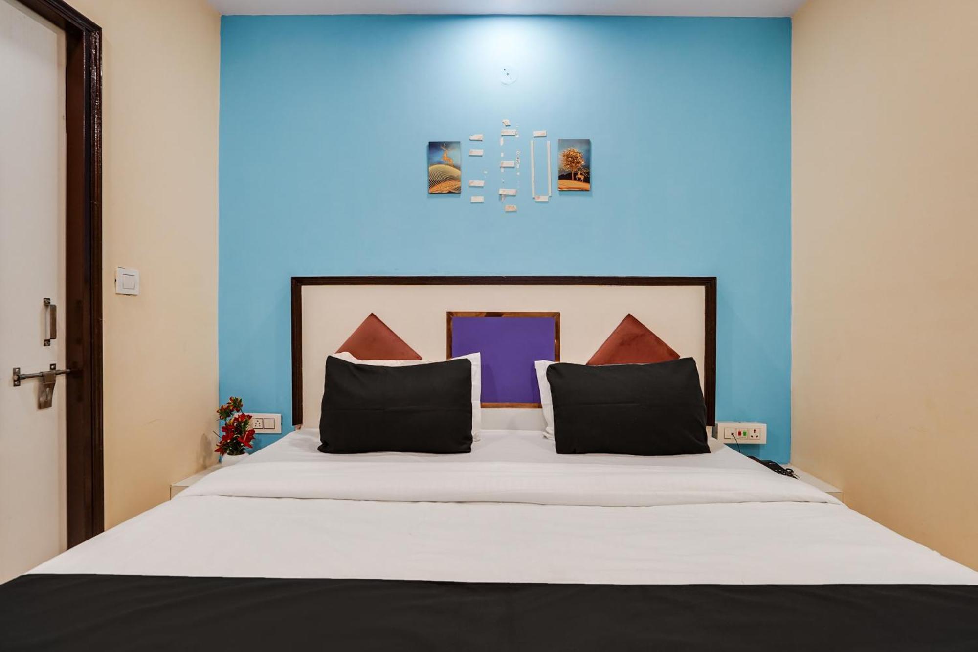 Super Hotel O Hotel Gold Star New Delhi Buitenkant foto