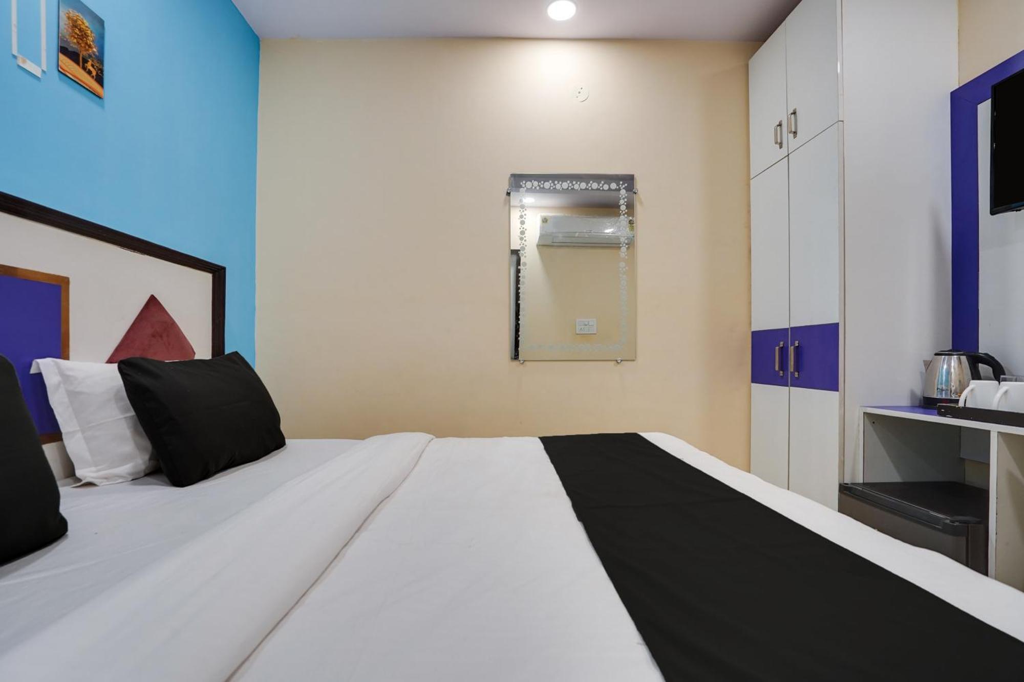 Super Hotel O Hotel Gold Star New Delhi Buitenkant foto