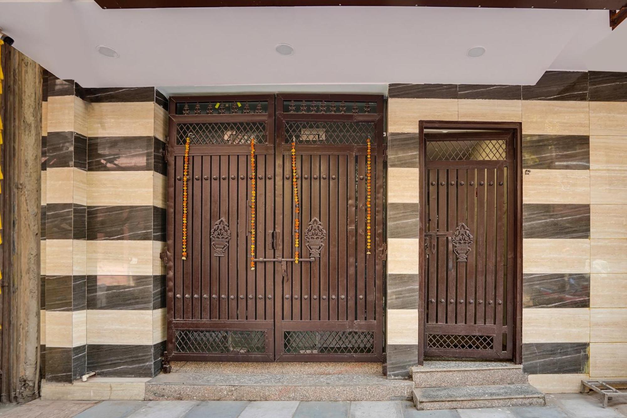 Super Hotel O Hotel Gold Star New Delhi Buitenkant foto