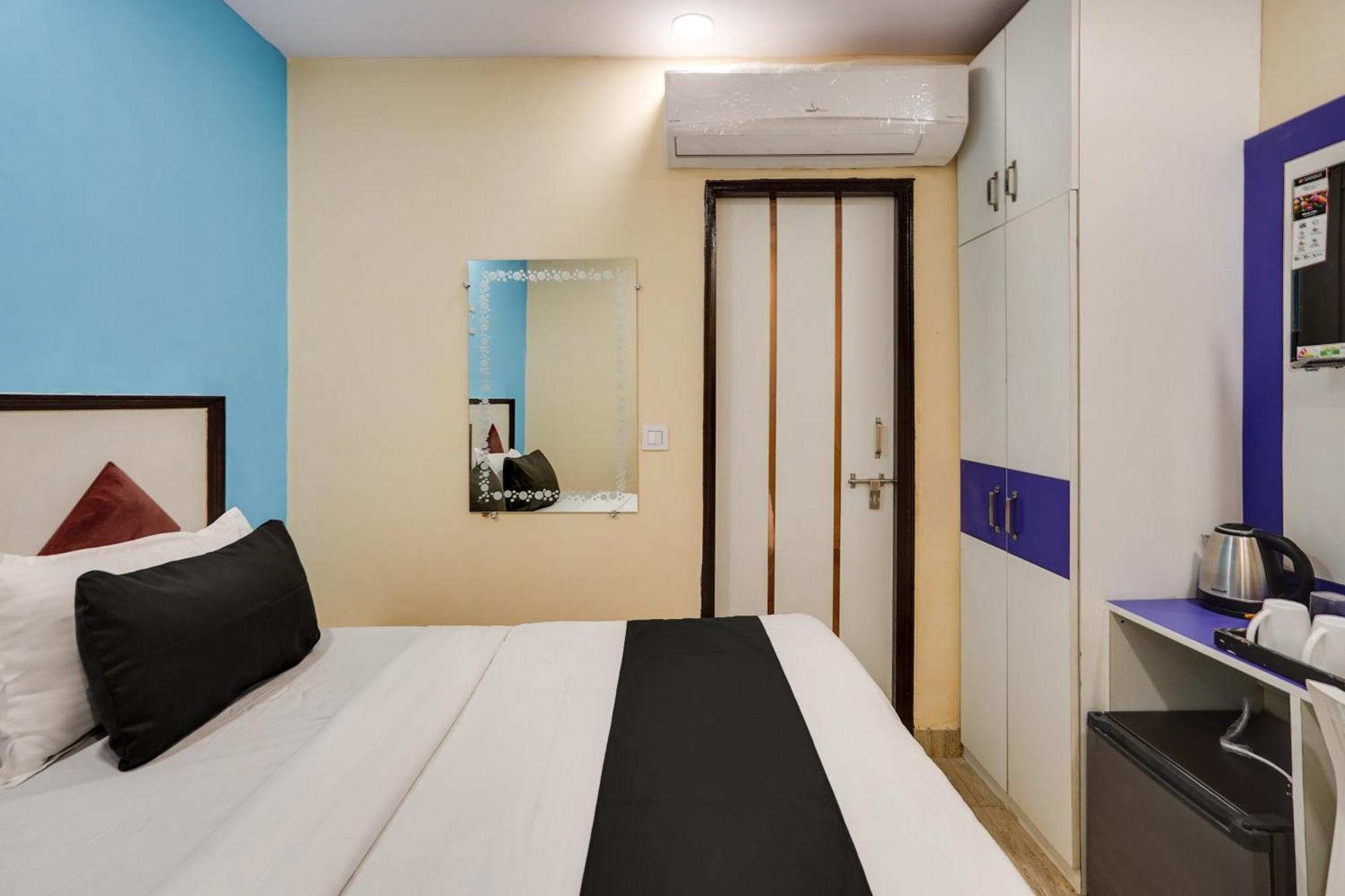Super Hotel O Hotel Gold Star New Delhi Buitenkant foto